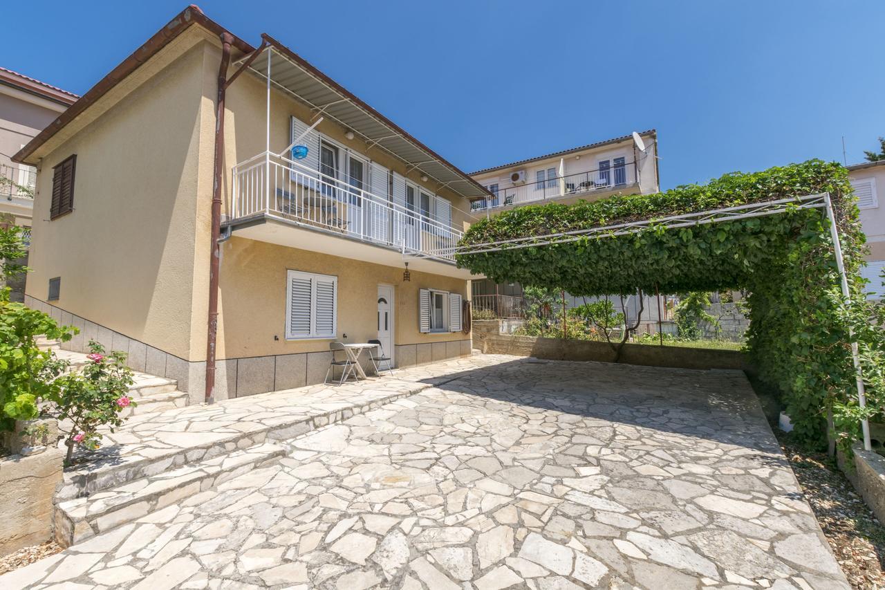 Apartment Hans Primosten Exterior photo
