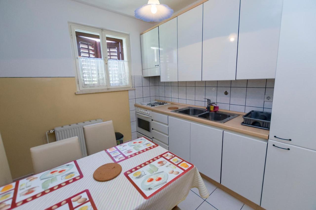 Apartment Hans Primosten Exterior photo