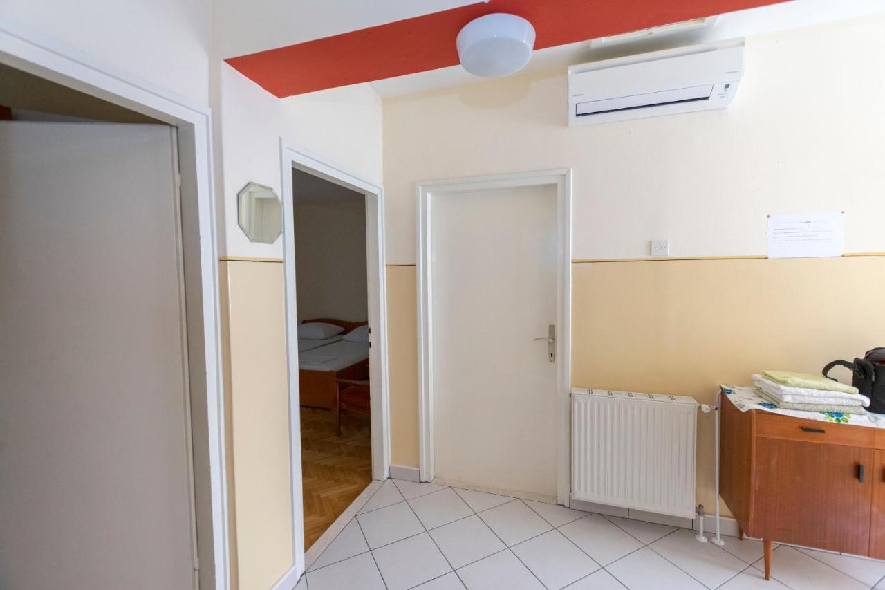 Apartment Hans Primosten Exterior photo