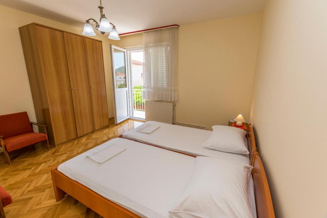 Apartment Hans Primosten Exterior photo