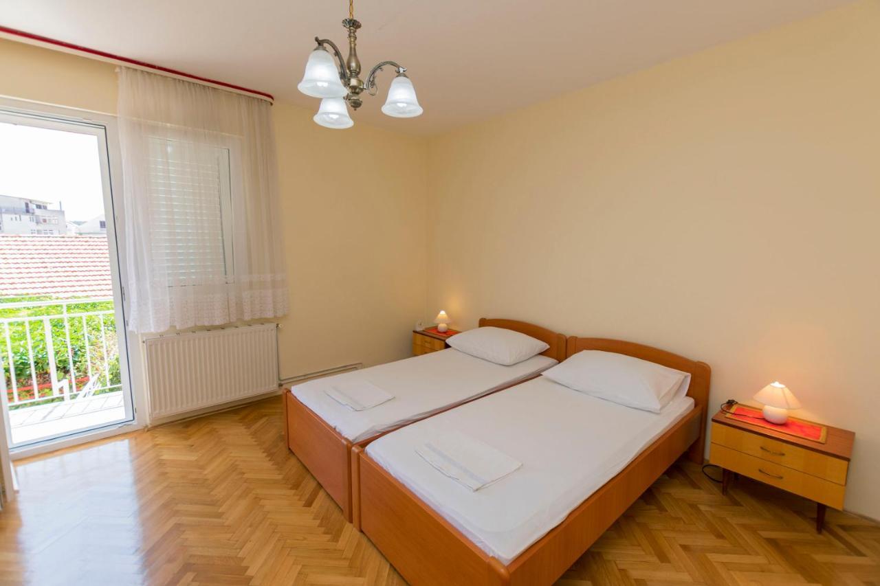 Apartment Hans Primosten Exterior photo
