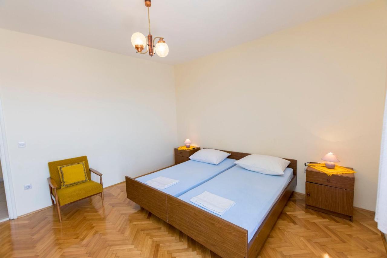 Apartment Hans Primosten Exterior photo