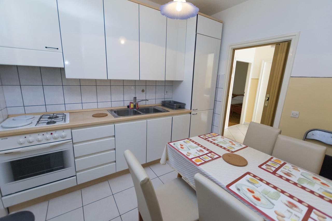 Apartment Hans Primosten Exterior photo
